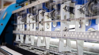 Nahaufnahme eines Webstuhls