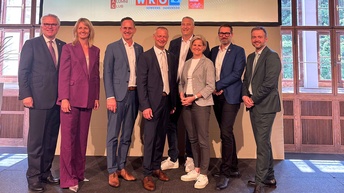 Bundesspartenobmann Denk und Bundesspartenobmann-Stellvertreterin Kuterer 