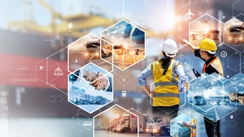 Frachtschiffe und viele Bereiche eines Handelsabkommen überlagern zwei Frachthafenangestellte