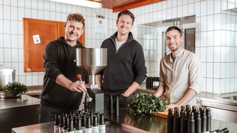 David, Patrick und Damon mit ihren Bio-Kräuter-Ölen