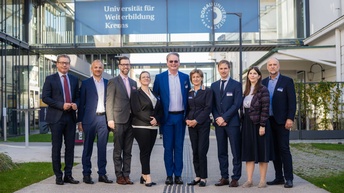 Gruppenbild der Vortragenden, Donau Uni-Krems-Vertreter:innenn und FV-Vertreter:innen beim 11. Kremser Versicherungsforum 2025