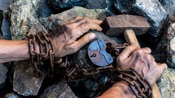 In Ketten gelegte Hände