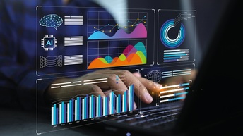 Geschäftsmann arbeitend auf Laptop mit Business Dash Board arbeitend mit bunten Analysen, Diagrammen, Metriken, KPI.<br />
