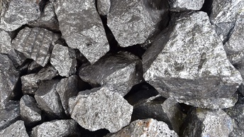 Silber glänzende Steinde in Nahaufnahme