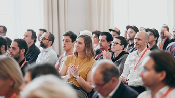 Interessiertes Publikum bei einem Workshop<br />
