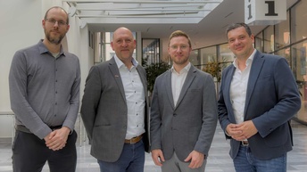 Gruppenbild mit 4 Menschen