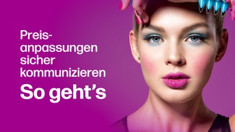 Aufschrift Preisanpassungen sicher kommunzieren. So geht's neben dem Kopf einer festlich geschminkten Dame