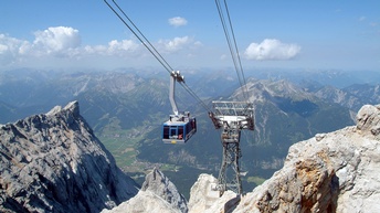 Seilbahn, Berge, Himmel
