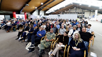 Publikum sitzend beim Fahrlehrertag und Fahrschul­tagung 2025