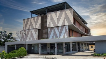 IT Training Centre mit optimaler Beschattung gegen die Tropensonne 