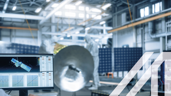 Ingenieure der Agentur für Luft- und Raumfahrt bei der Arbeit am Bau eines Satelliten. Sie entwickeln Raumfahrzeuge und berechnen die Flugbahn im Orbit am Computer