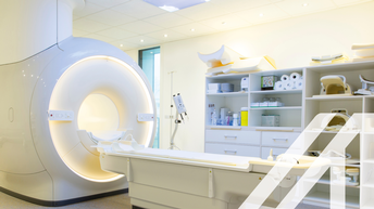 Kernspintomograph in einem Krankenhaus / Klinik / Praxis