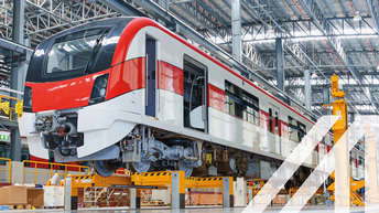 Moderner Zug in einer Schienenfahrzeug-Wartungsanlage zur Reparatur. 