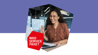 Person am Laptop hat online Call und winkt in die Kamera