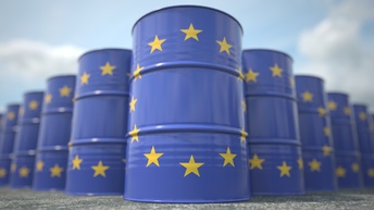 3D-Rendering: Blaue Metallfässer mit gelben Sternen in Kreis angeordnet hintereinander in Dreiecksform platziert