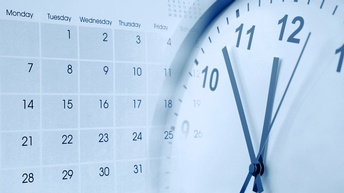 Montage eines Kalenderblattes und einer Uhr