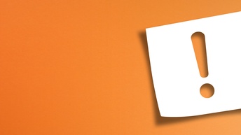 Ein Rufzeichen auf orangem Hintergrund