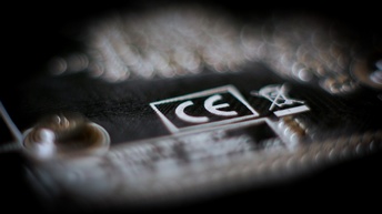 CE Kennzeichnung auf einem elektronischem Gerät