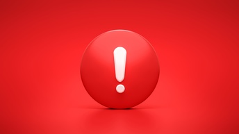 Symbol Rufzeichen vor einem roten Hintergrund