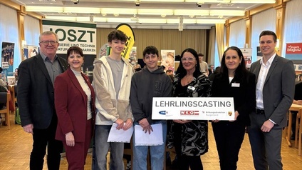 Freddy Fellinger (WK-Regionalstellenleiter), Komm.R Mst.in. Martina Mohapp (Regionalstellenobfrau), Luis Hauer (Schüler), Andreas Tritremmel (Schüler), Jutta Mohl (AMS- Geschäftsstellenleiterin Oberpullendorf), Sabine Lehner (WK) und Daniel Baumann (Bildungsdirektion) (v. l.) 