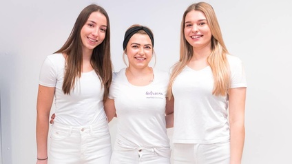 Kosmetiker:innen im Kosmetikstudio