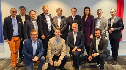 Gruppenfoto aller Teilnehmer