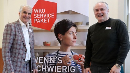 Klaus Kert und Ludwig Notsch vor Servicepaket RollUp
