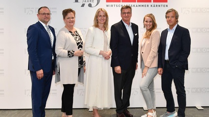 Foto der Präsidiumsmitglieder der WK Kärnten und WKO-Vizepräsidentin Carmen Goby