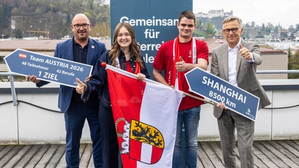 Bei der Teampräsentation in Salzburg (v. l.): Jürgen Kraft (SkillsAustria), Julia Gschwandtner, Bernhard Moser und WKS-Präsident Peter Buchmüller. 