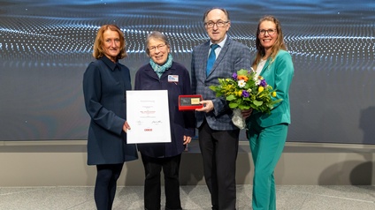 Fachgruppenobfrau Viktoria Tischler (v.l.), die Geehrte Johanna Stricker, Berufsgruppensprecher Franz Landerl und Fachgruppengeschäftsführerin Monika Nowotny.