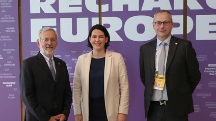 Gelungenes Dreikammertreffen in Alpbach: Michl Ebner, Präsident der Handelskammer Bozen, Barbara Thaler, Präsidentin der Wirtschaftskammer Tirol, und Andrea De Zordo, Präsident der Handelskammer Trient (v.l.). 