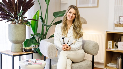 Sandra Mückstein, Jungunternehmerin mit  eigenem Kosmetik- und  Make-up-Salon beim Siegesplatz im 22 Bezirk