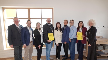 Regionalstellenobmann Freddy Fellinger, Thomas Ehrenreiter (Arbeitsrecht), Christina Palkovich (Wirtschaftsrecht), Franz-Stephan Ivancsics (Betriebsanlagenrecht), Regionalstellenobfrau KommR Mst.in Martina Mohapp, Ruth Ecker (Steuerrecht), Sonja Kaiser (Förderungen), Angelika Senninger (WIFI) und Judith Wagner (Betriebsanlagenrecht) (v. l.) 