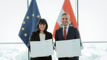 WKÖ-Präsidentin Martha Schultz bei ihrer Angelobung mit Bundesminister für Wirtschaft, Energie und Tourismus Wolfgang Hattmannsdorfer