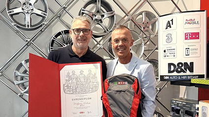 Nicolussi Wolfgang und Otmar Ladner bei der Übergabe des Ehrendiploms der Tiroler Wirtschaftskammer