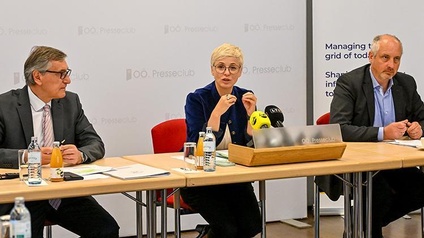 V. l.: Erich Frommwald (Obmann der Sparte Industrie der Wirtschaftskammer OÖ), Doris Hummer (Präsidentin der Wirtschaftskammer OÖ) und Bernhard Painz (Vorstand der AGGM Austrian Gas Grid Management AG).