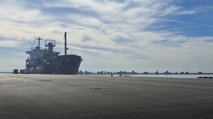 Schiff im Hafen von Thessaloniki