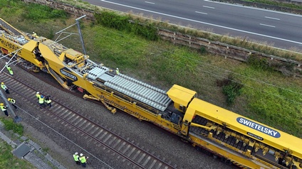 Swietelsky Gleisbauzug im Einsatz zwischen Leuven und Lüttich