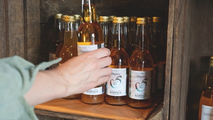 Flaschen mit Getränken