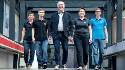 Bei der IT-Management &  Coaching GmbH in Ybbsitz steht der Faktor Mensch im Mittelpunkt. „Unsere Mitarbeiter müssen sich wohlfühlen, dann leisten sie auch super Arbeit“, weiß Geschäftsführer Thomas Knapp (Mitte).