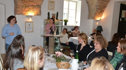 Eva Steininger plauderte aus dem Nähkästchen des Weinbaus und sorgte mit ihren Ausführungen für beste Laune bei den interessierten Unternehmerinnen