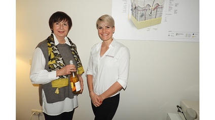 FIW-Bezirksvertreterin Eva Helmer-Schneider (links) und Anita Erasim
