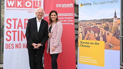 WKNÖ-Vizepräsidentin Nina Stift und Stadtmarketing-Dramaturg Christian Mikunda beim STAMA Tag 2022 in Krems.