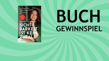 Porträt Person mit Text: „Sichtbarkeit ist kein Zufall“, Delphine Rotheneder, Social Media in 90 Tagen