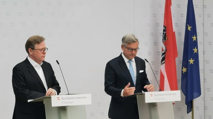 Willi Cernko, Obmann der Sparte Bank und Versicherung in der WKÖ und Finanzminister Magnus Brunner