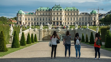 Tourist:innen in Wien