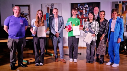 Im Bild v. l.: Martin Ertl, Esther Hayder, Leonhard Werner, Matteo Bertignoll, Yuncheng Dou, Rupert Sodl, Eva Panholzer und Brigitte Reisinger.