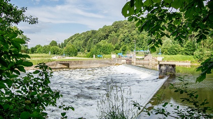 Am Wehr in Wankham investiert KWG 20 Mio. Euro in ein neues Wasserkraftwerk.