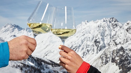 Die gute Wintersaison im Tourismus kurbelt den Weinabsatz an. 