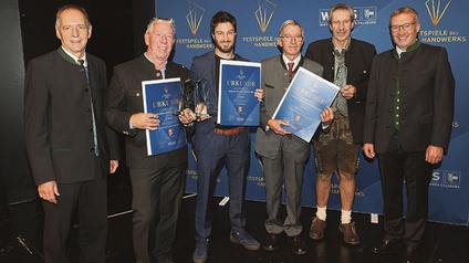 Die Preisträger des letztjährigen Handwerkspreises mit Spartenobmann Josef Mikl und WKS-Vizepräsident Manfred Rosenstatter.